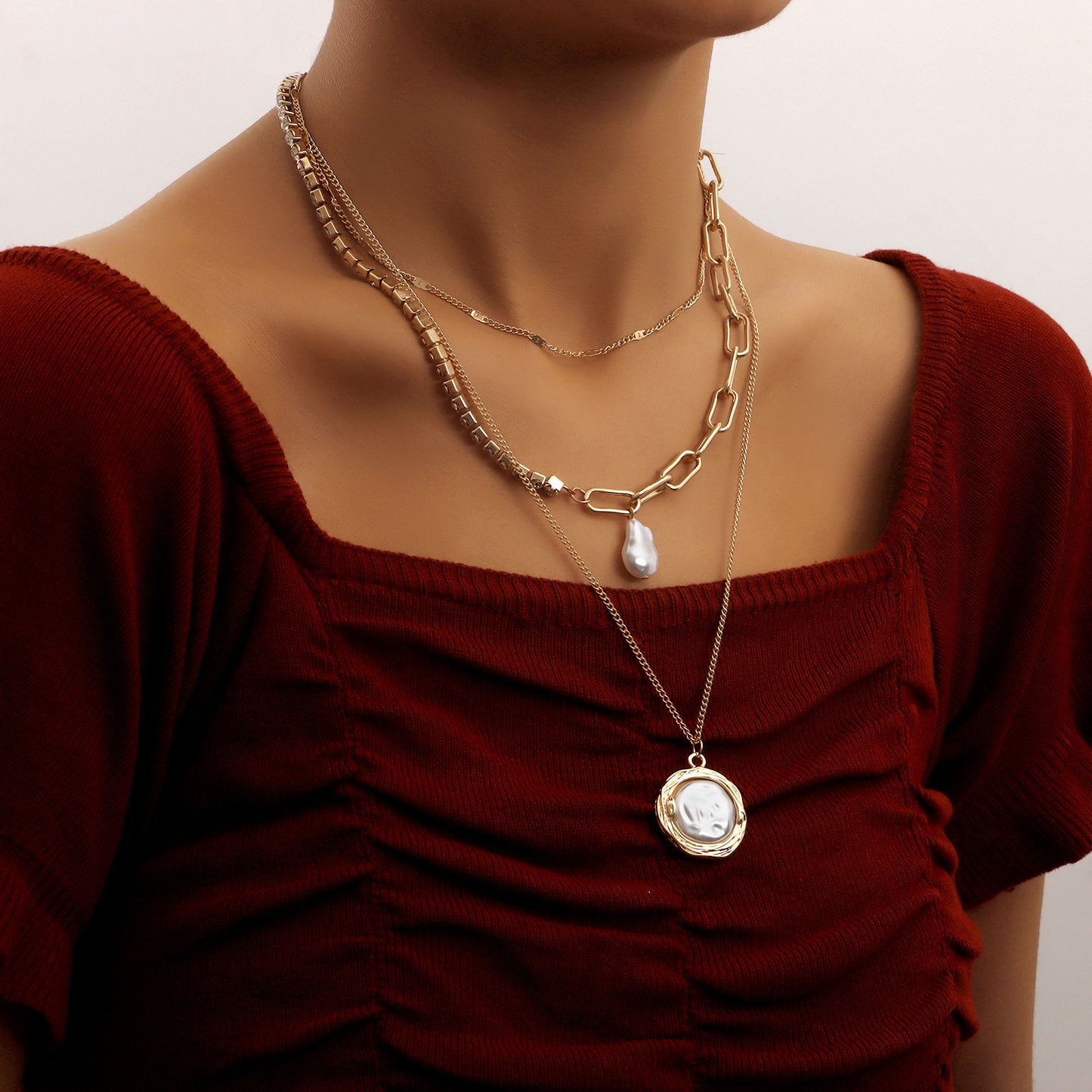 Geometric Pendant Necklace for Women with Alloy Pendant and Rhinestone Accents, Electroplated Multi-Layer Clavicle Chain in Natural and Minimalist Style