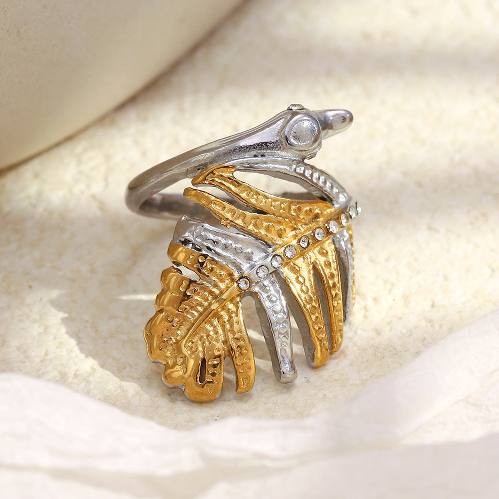 Anello da donna a foglia vintage minimalista in acciaio inossidabile placcato oro 18 carati bicolore con strass