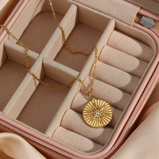 Fashionable Geometric Octagram Pendant Necklace for Women in Stainless Steel with 18K Gold Plating