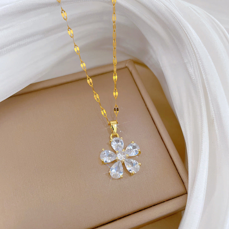Sweet Minimalist Five-Petal Flower Rhinestone Inlay Titanium Steel Necklace for Unisex