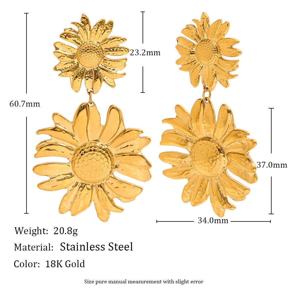 Fashionable Daisy-Shaped Stainless Steel Earrings with 18K Gold Plating for Women