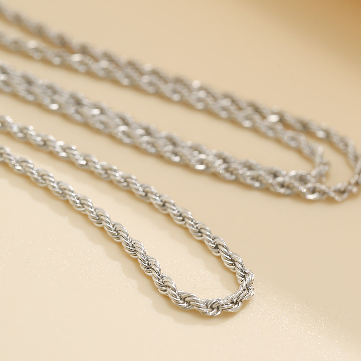 Minimalist French-Style Punk Metal Bracelet with Interwoven Chain Design and Geometric Shape Electroplated Finish