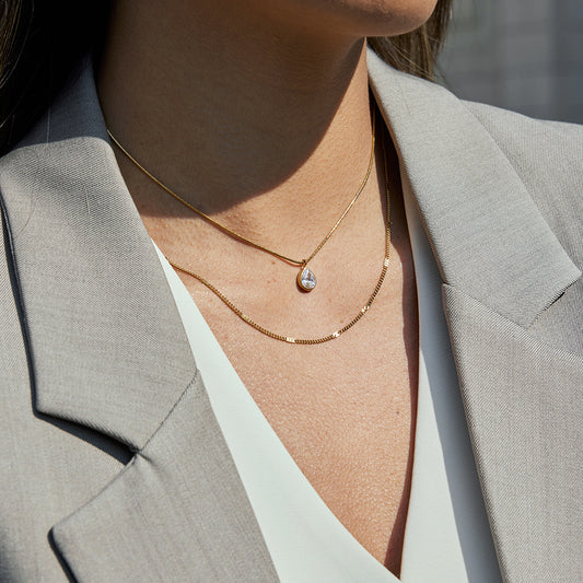 Collana pendente a triangolo geometrico da donna in acciaio al titanio con placcatura PVD in oro 18 carati catena in acciaio inossidabile