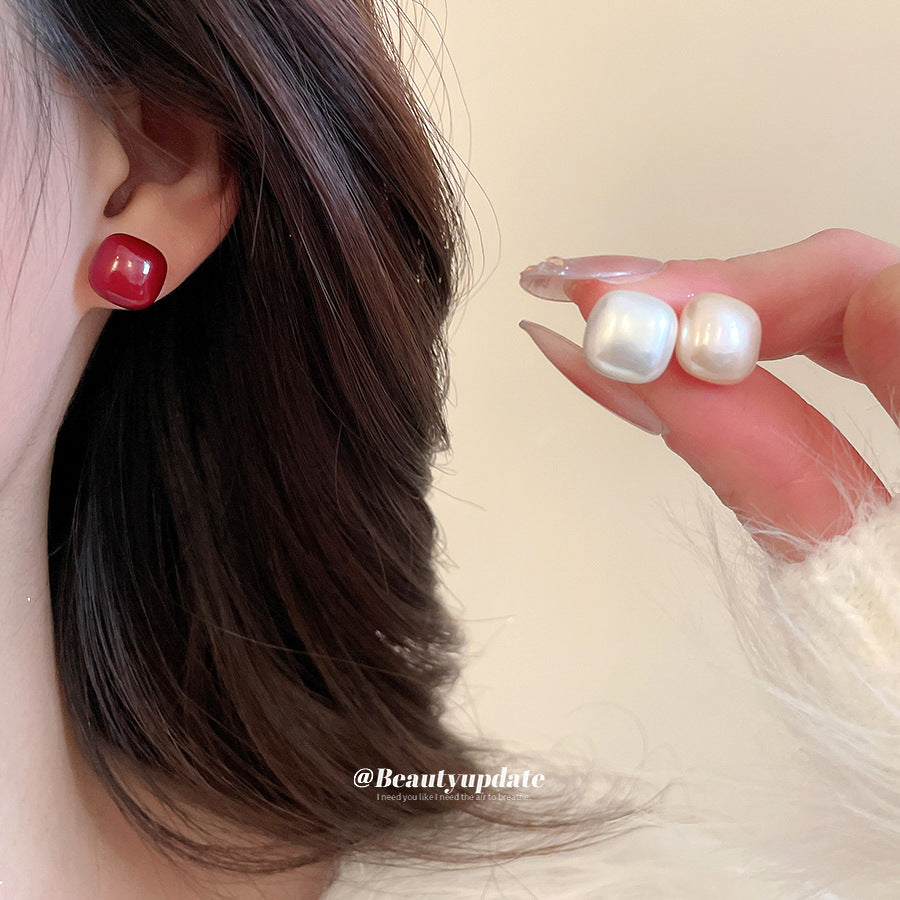 Pendientes de tuerca geométricos, minimalistas y modernos con perlas, con postes de acero chapados en oro para mujer