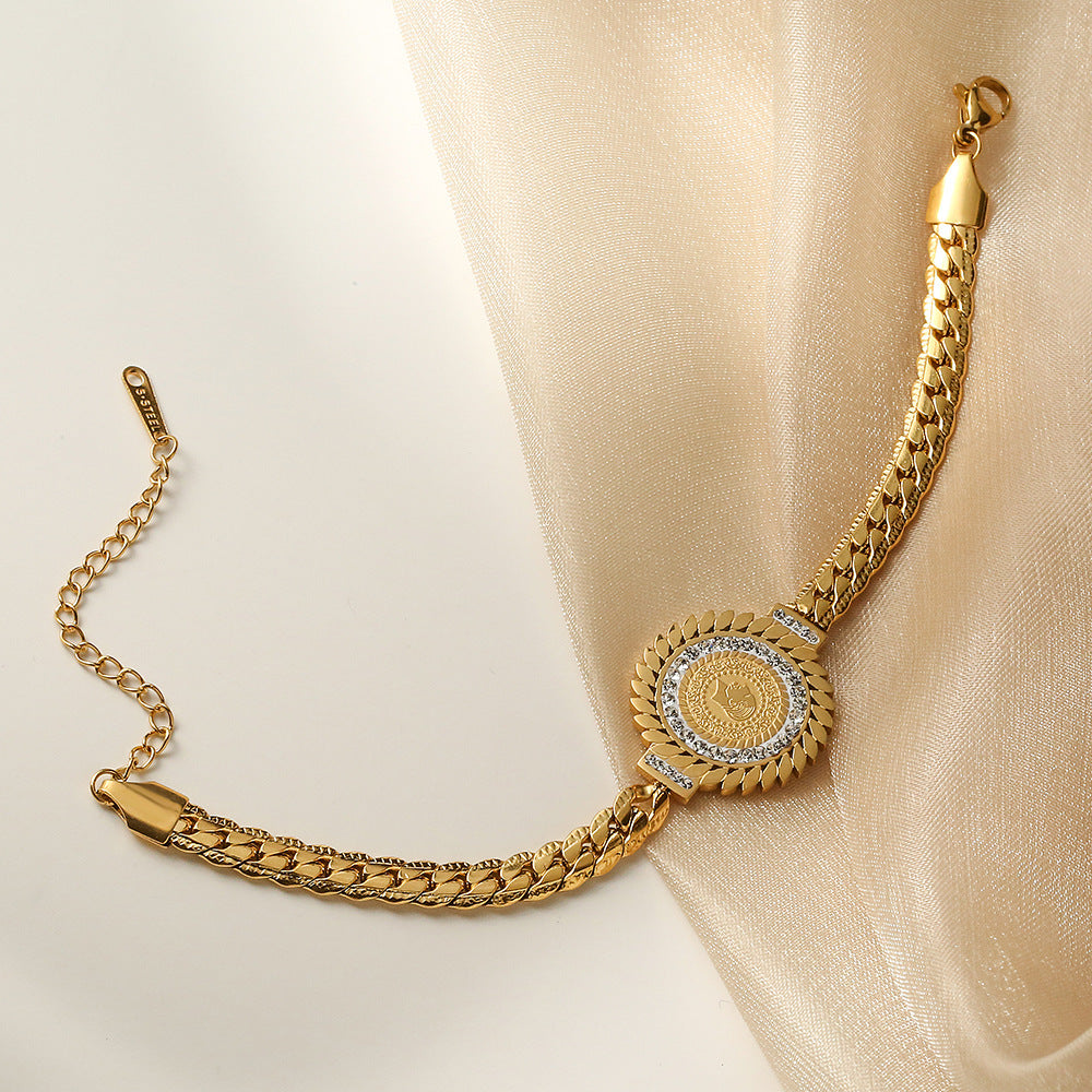 Vintage-Style Geometric Round Pendant Necklace in Titanium Steel with Plated Finish for Women