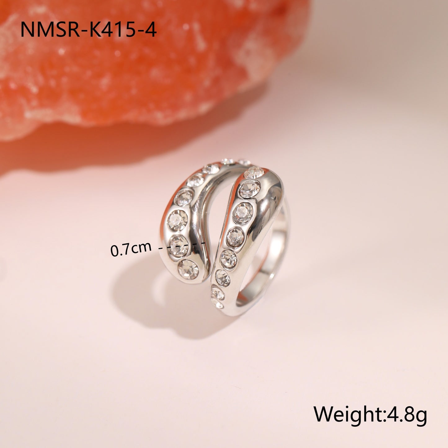 Anello regolabile minimalista geometrico in acciaio al titanio martellato da donna con finitura placcata