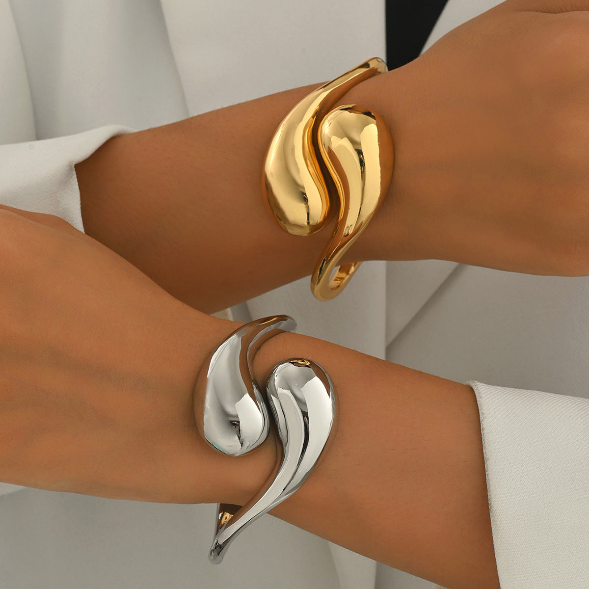 Bracciale a fascia regolabile da donna in lega di zinco lucida geometrica con finitura placcata