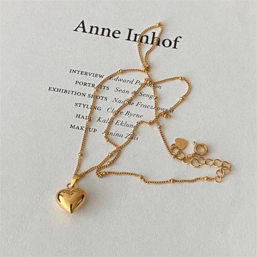Collana Minimalista a Cuore Tonalità Fredde con Perline in Argento Sterling 925 e Catena a Maglie Irregolari
