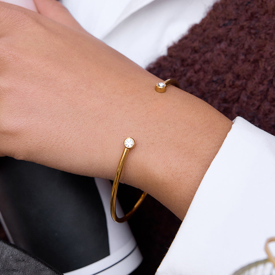 Bracciale di lusso elegante rotondo geometrico in acciaio inossidabile placcato con zirconi cubici per donna
