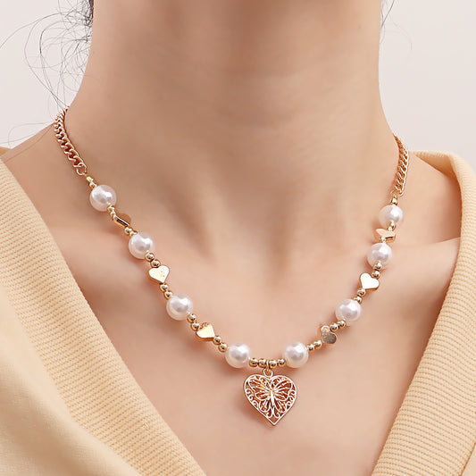 Collar con colgante de aleación de corazón geométrico vintage chapado en oro para mujer