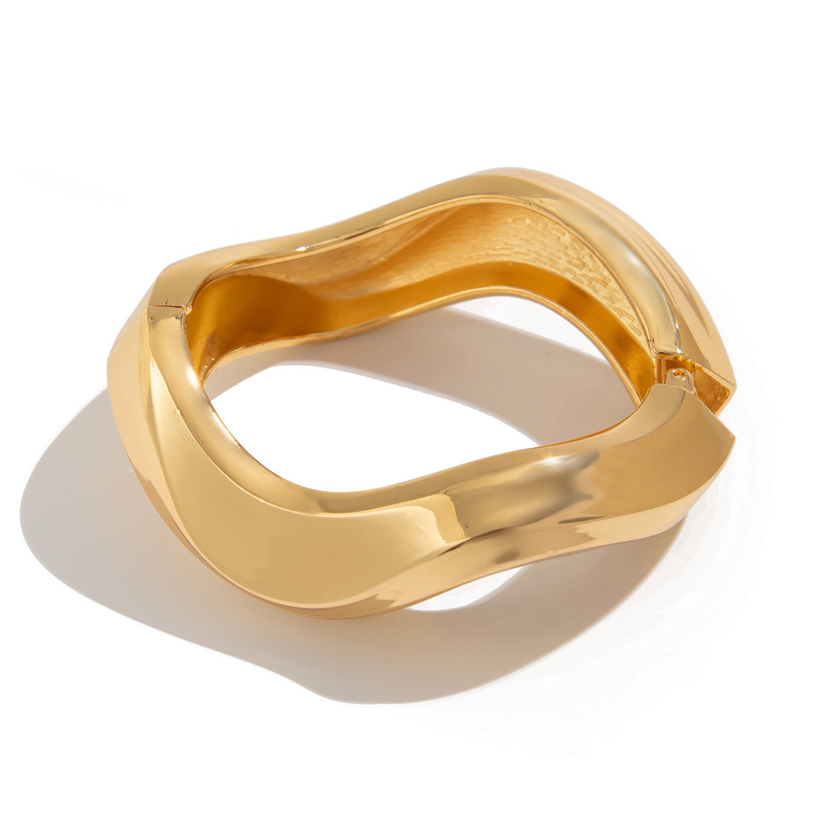 Bracciale rigido da donna in lega vintage ondulata irregolare con finitura placcata