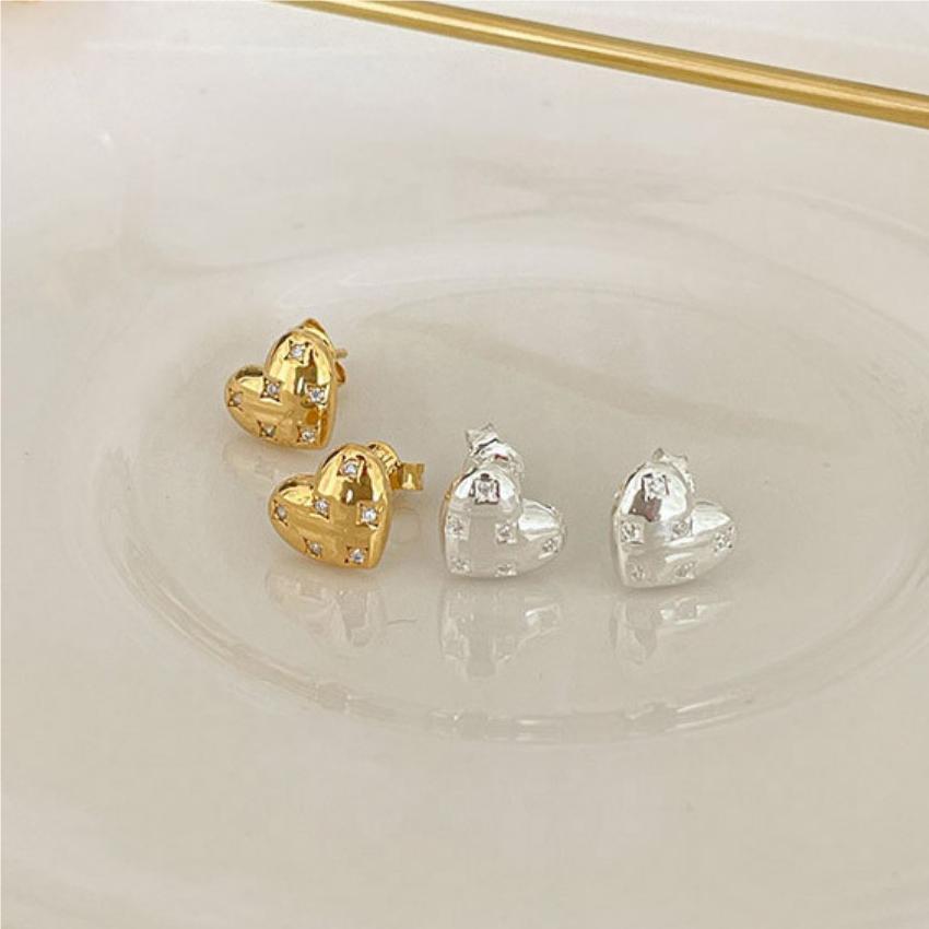 Orecchini a perno da donna a forma di cuore minimalistici in argento sterling 925 con zirconi e placcatura