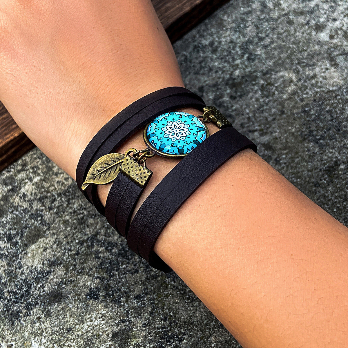 Vintage Minimalist Zinc Alloy Plated Animal Leaf Leather Bracelet Unisex Woven Beaded Hand Rope