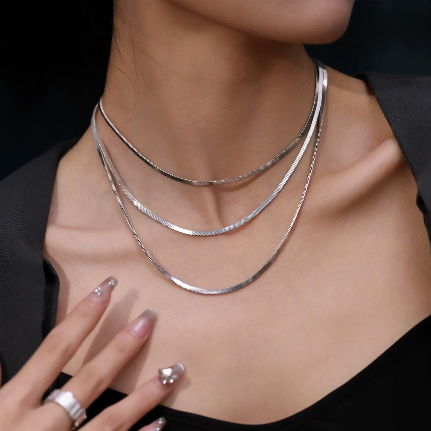 Collar minimalista con cadena plana de serpiente en acero de titanio con baño de oro para mujer, collar extralargo para combinar en capas
