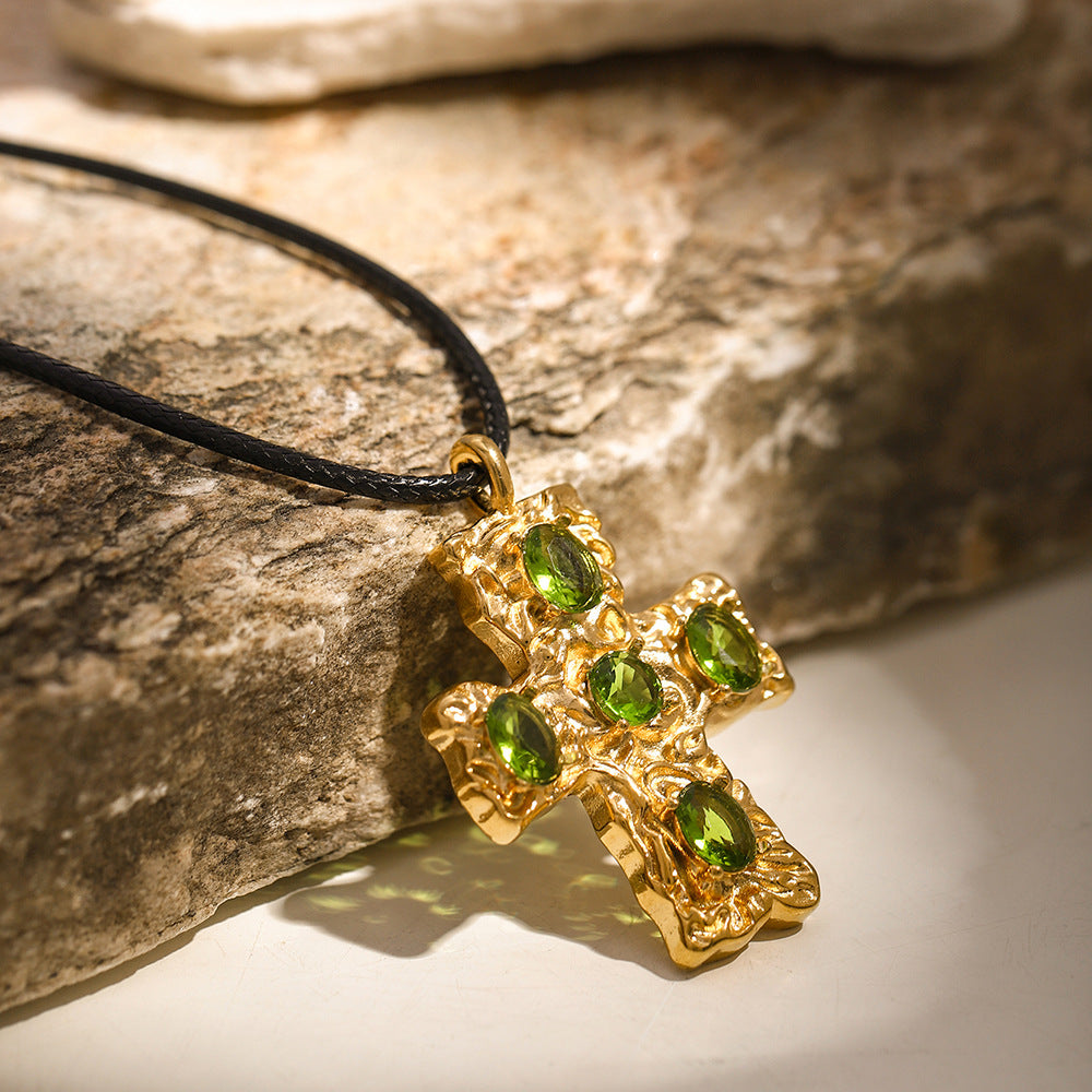 Collana con ciondolo a croce personalizzata in acciaio inossidabile placcato oro 18 carati con strass su cordino cerato, unisex