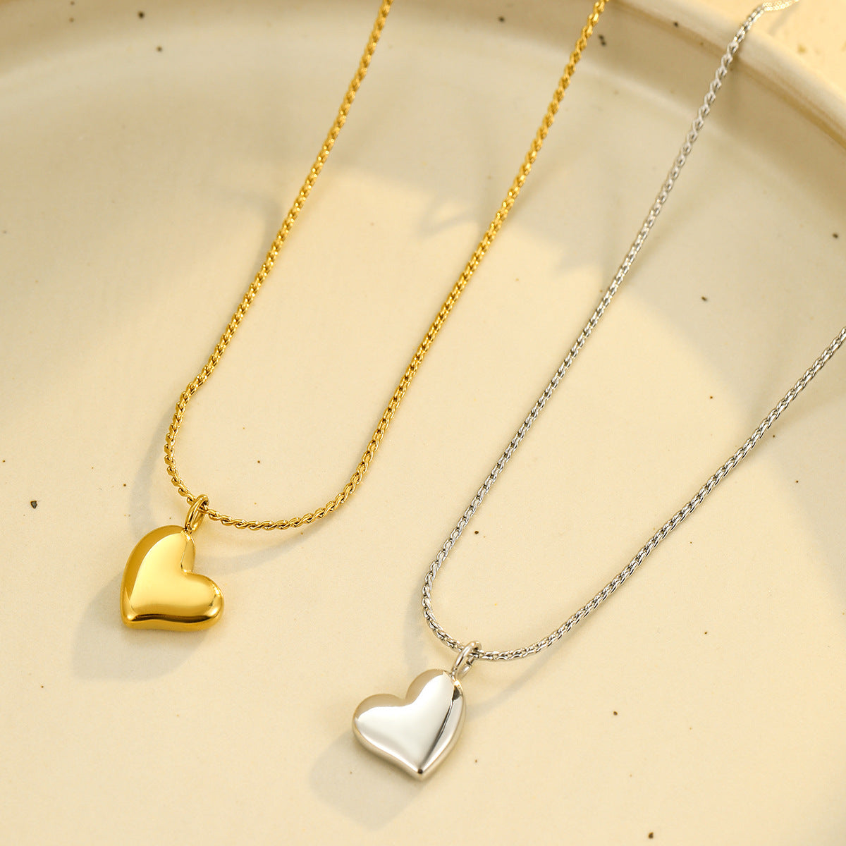 Collana per coppia alla moda a forma di cuore elettroplaccata in oro 18 carati in acciaio inossidabile