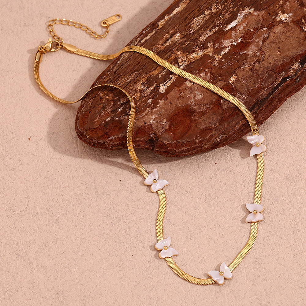 Elegante collar con colgante de mariposa para mujer, de acero inoxidable con baño de oro de 18 quilates en cadena tipo Blade