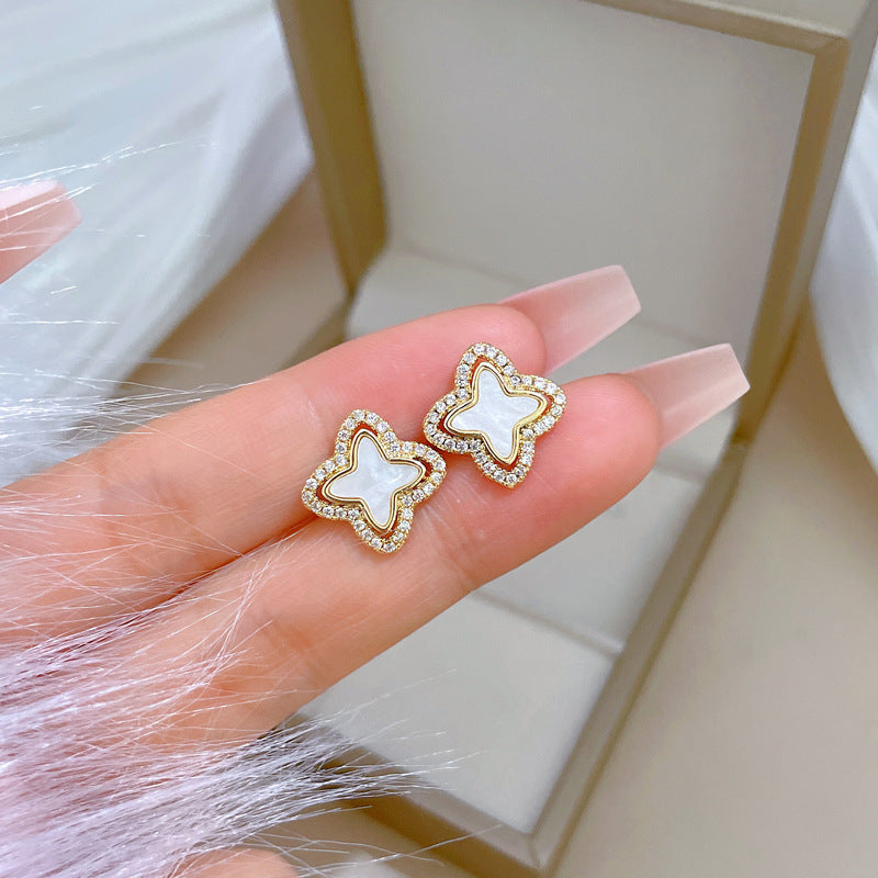 Conjunto de collar y pendientes de lujo de acero de titanio con diseño geométrico
