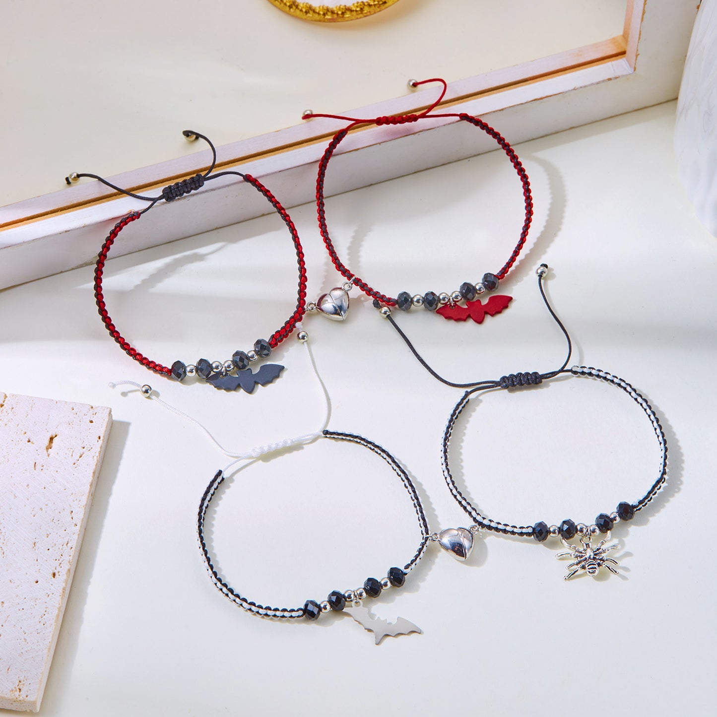 Bracciale di coppia magnetico intrecciato a tema Halloween con ragno e pipistrello e design a forma di cuore per uomo e donna