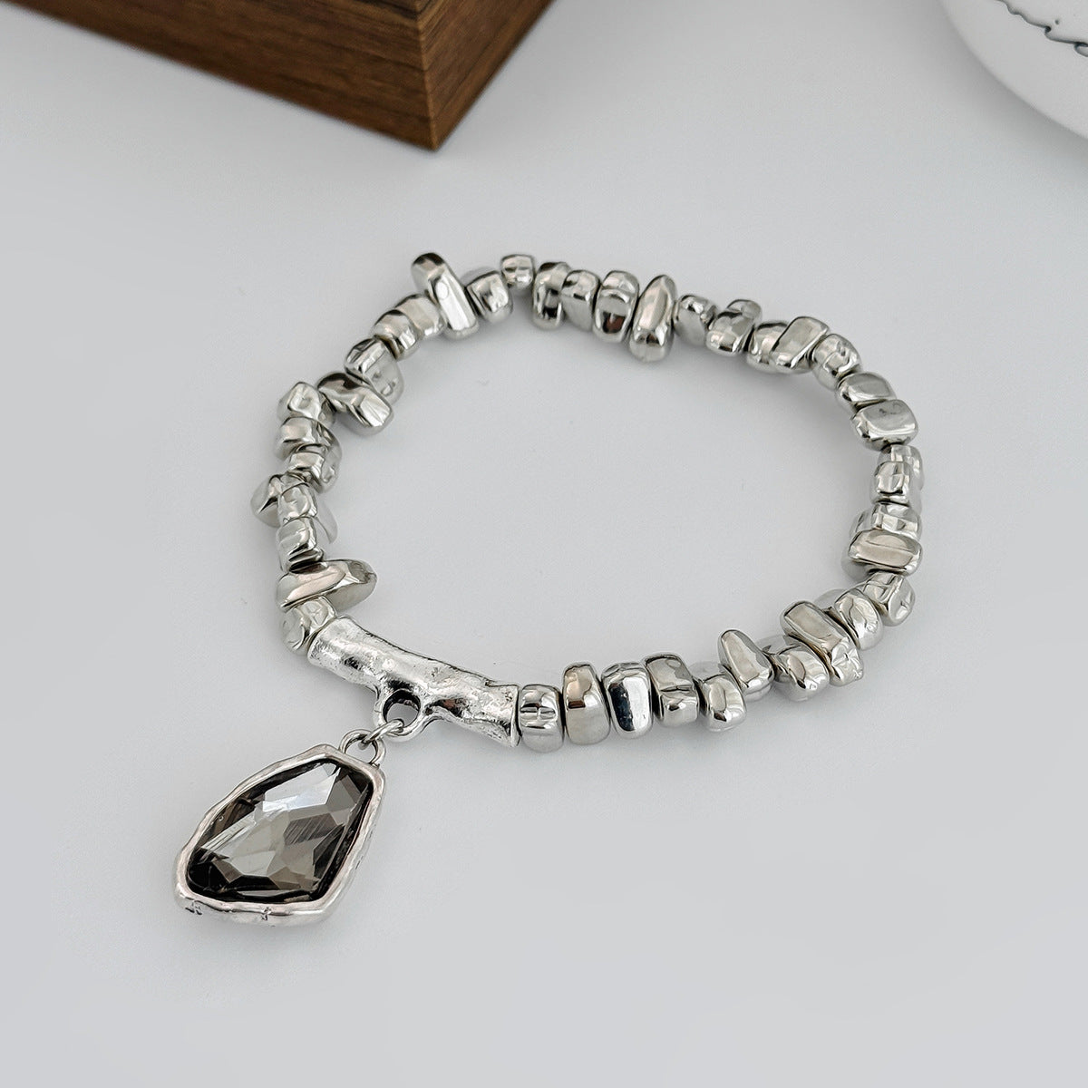 Minimalist Geometric Oval Rhinestone Inlay Alloy Pendant Brass Plated Necklace with OT Clasp for Women