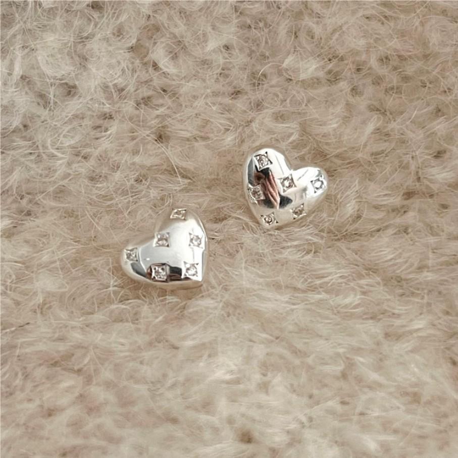 Orecchini a perno da donna a forma di cuore minimalistici in argento sterling 925 con zirconi e placcatura