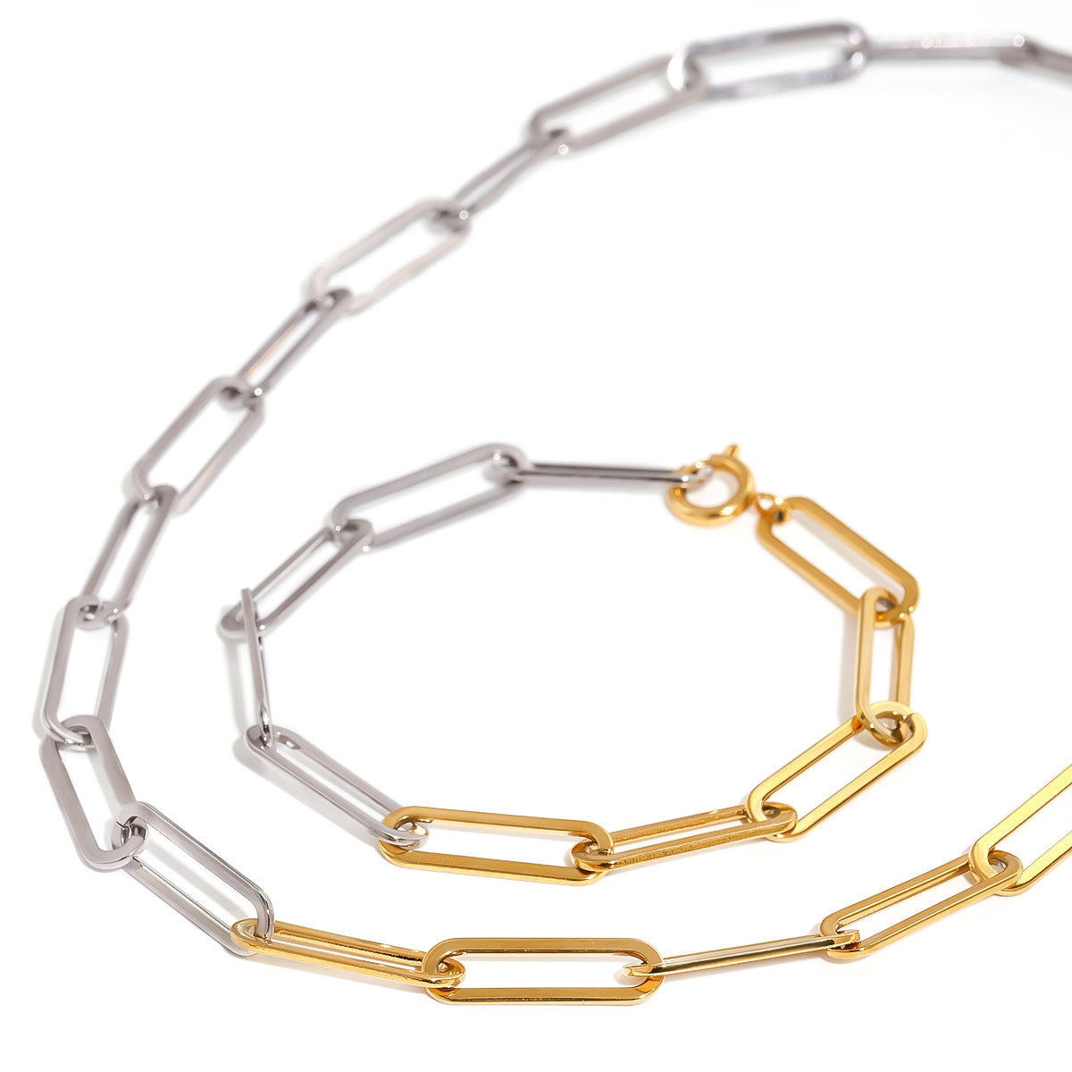 Collana con pendente geometrico in acciaio inossidabile placcato titanio per donna con motivo a linea minimalista e delicata catena per clavicola