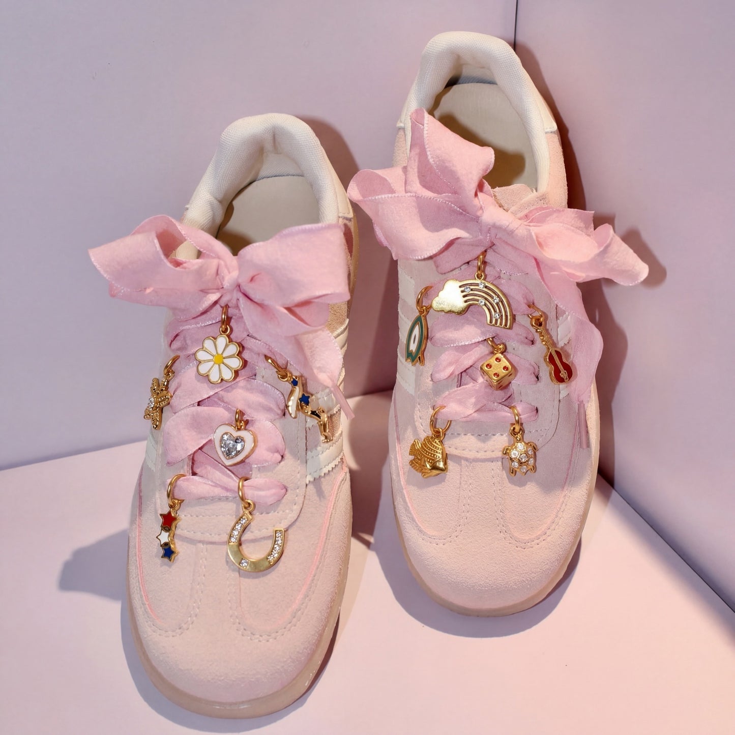 Set di ciondoli per scarpe con stella, cuore e fiore placcati in acciaio al titanio dolce