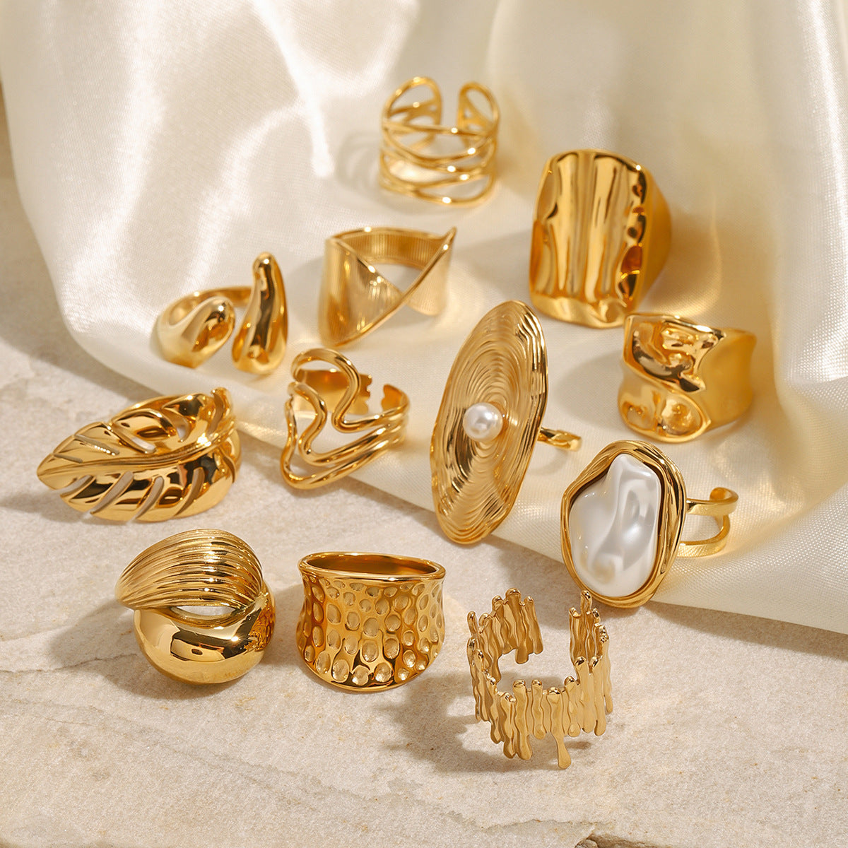 Anillo de Acero de Titanio Geométrico Minimalista con Acento de Perla para Mujer, Bañado en Oro PVD al Vacío, Banda de Acero Inoxidable Hipoalergénico