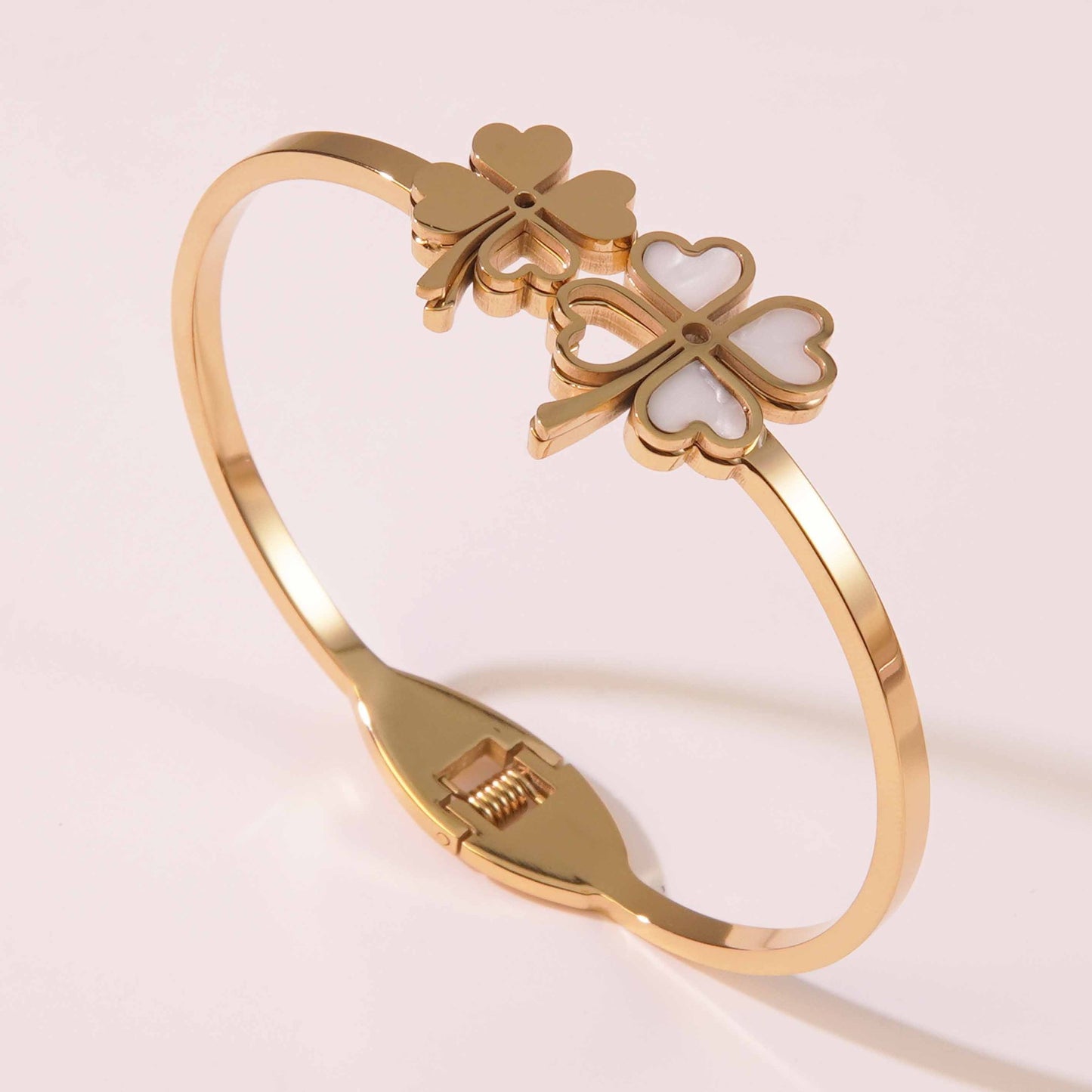 Elegant 18K Gold Plated Geometric Round Titanium Steel Bracelet