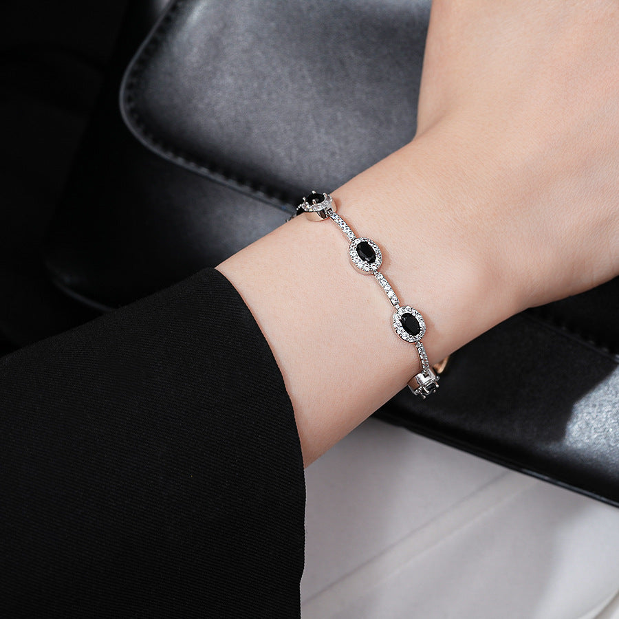Elegant Heart-Shaped Gold-Plated Zirconia Bracelet for Women with Delicate Luxury Aesthetic