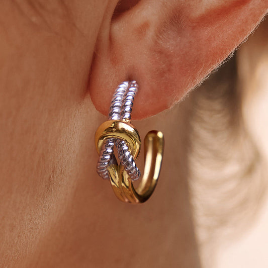 Aretes de Nudo Minimalista de Acero Inoxidable para Mujer con Acabado Chapado