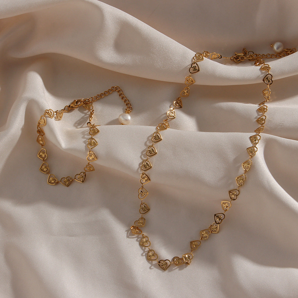 Collana alla Clavicole Minimalista a Cuore Elegante in Acciaio Inossidabile con Pendente in Acciaio al Titanio e Finitura Galvanica da Donna