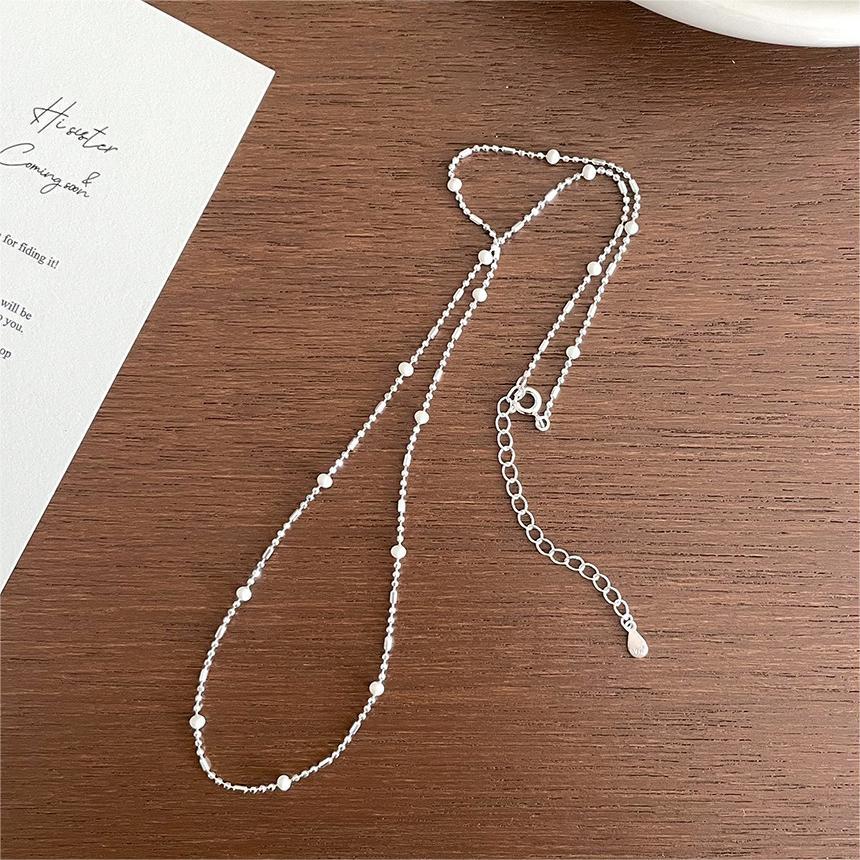 Collana con ciondolo minimalista irregolare in argento sterling 925 con perle arcobaleno bianche