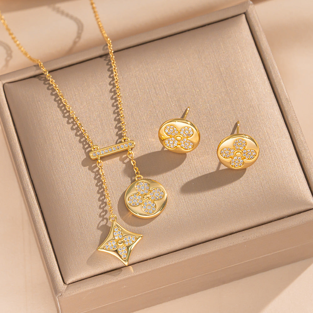 Luxury Minimalist Four-Leaf Clover Pendant Necklace with Tassels and Geometric Accents in Titanium Steel with 18K Gold Plating for Women