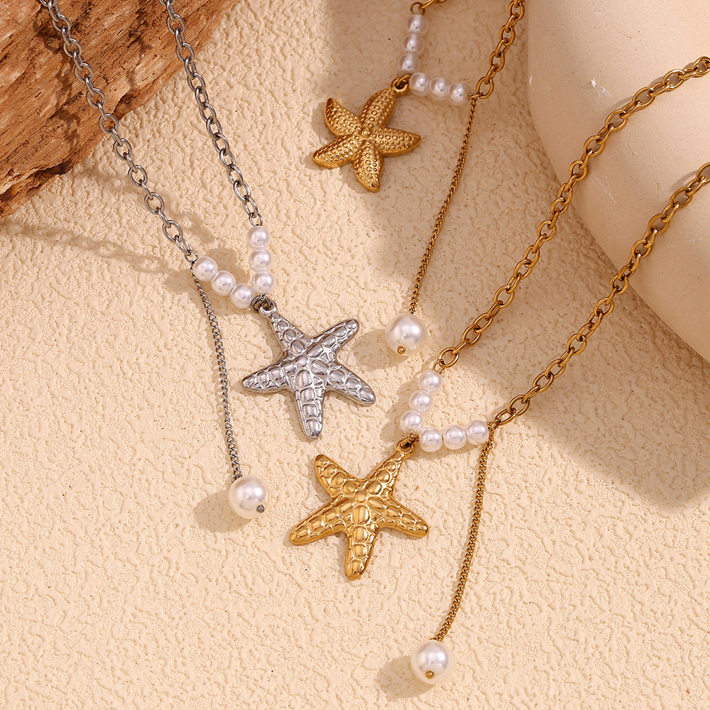Elegante Collana Pendente da Donna a Forma di Stella Marina in Acciaio Inossidabile Placcato Oro 18K con Perla Imitazione e Nappe