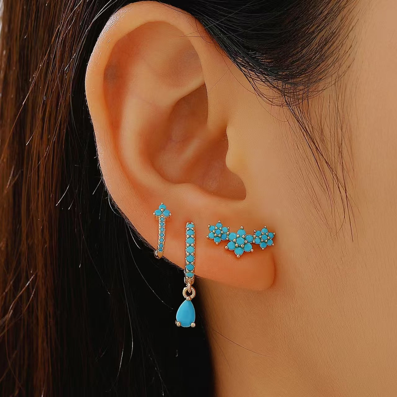 Orecchini Asimmetrici a Stella e Forma Geometrica con Zirconi, Base in Rame Galvanizzato, Perni in Oro 14K, Accessorio Moda Unisex