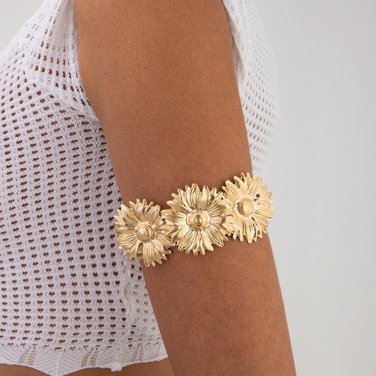 Brazalete metálico estilo vacaciones de girasoles y flores para mujer con acabado chapado