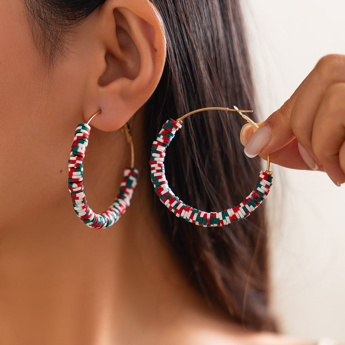 Pendientes de aro geométricos de cerámica con temática navideña y colgante de Papá Noel para mujer
