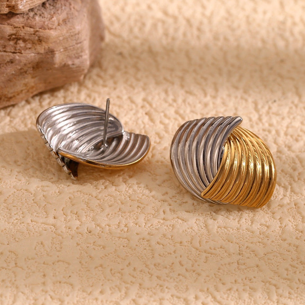 Orecchini a perno geometrici minimalisti a ventaglio incrociati in acciaio inossidabile placcato oro 18K