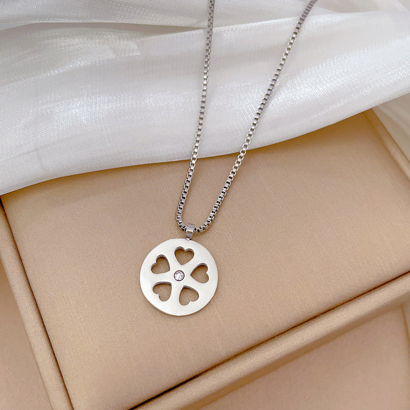 Minimalist Geometric Round Flower Pendant Necklace for Women Made of Titanium Steel with Gold Plating