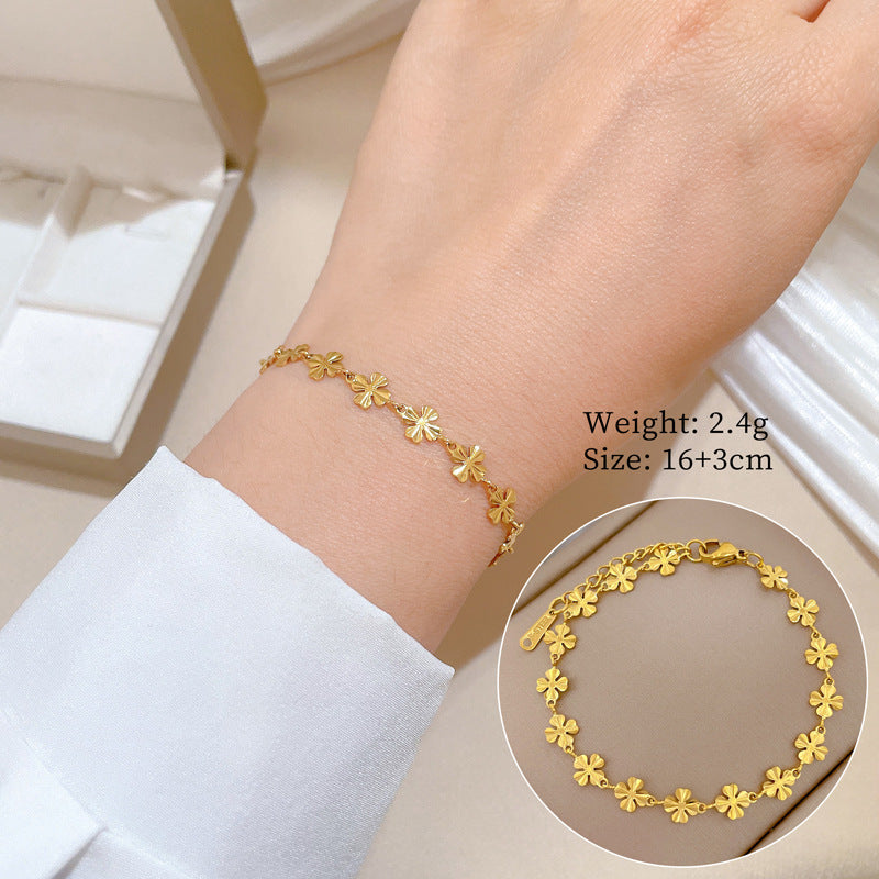Minimalist Lucky Clover Bracelet for Women in Titanium Steel with Gold Plating and Wavy Texture