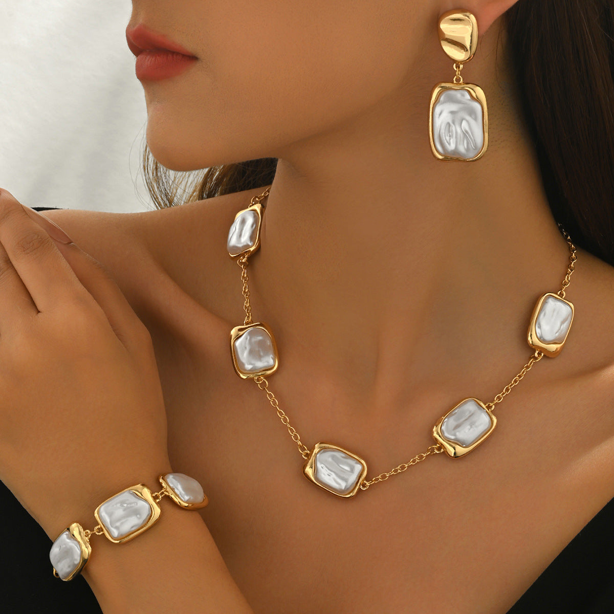 Vintage Geometric Pearl-Inlaid Zinc Alloy Necklace Set for Women with Matching Bracelet and Earrings