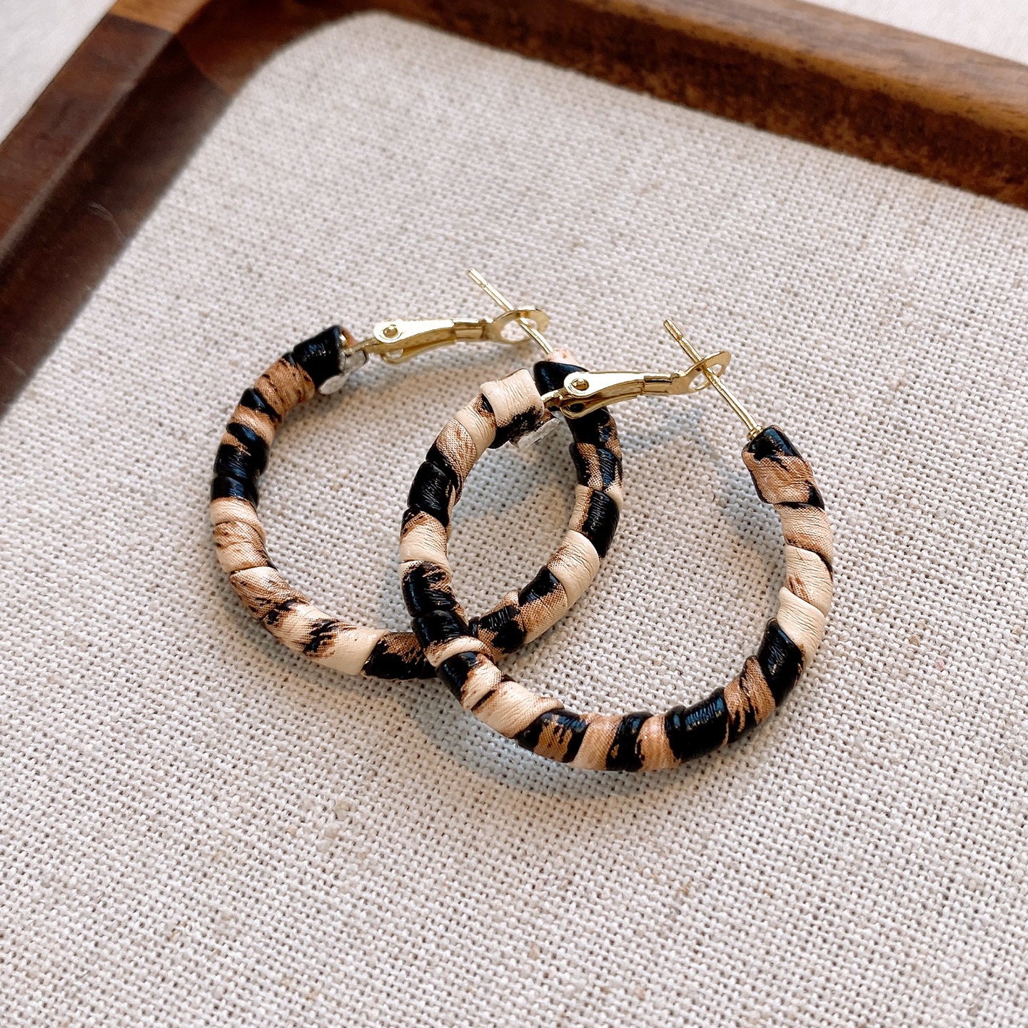 Orecchini a cerchio geometrici rotondi minimalisti da donna con base in rame placcato oro e perni in argento sterling 925, gioielli eleganti di lusso adatti all'ufficio