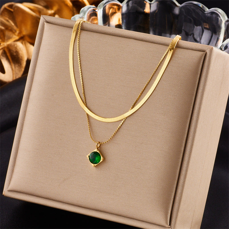 Collana con Pendente Minimalista Geometrico Verde Strass in Acciaio al Titanio con Doppia Catena Placcata per Donne