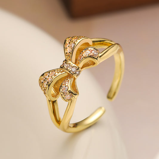 Anillo de estilo dulce con lazo geométrico para mujer, hecho de latón con chapado en oro real y circonitas micropavé