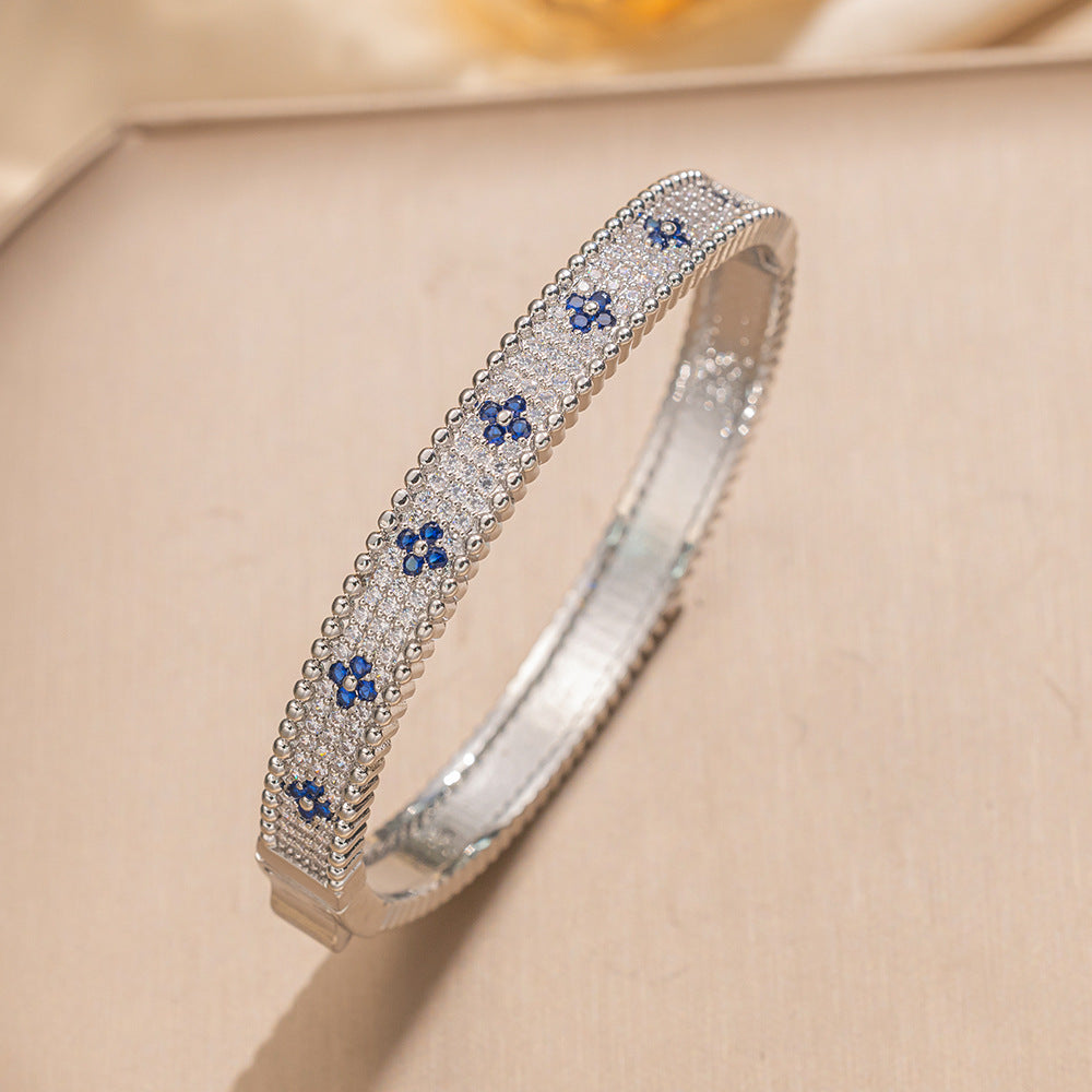 Elegante Set di Lusso: Orecchini, Collana e Anello in Rame Placcato Oro con Zirconi a Cuore Incastonati, con Catena a O, per Donne