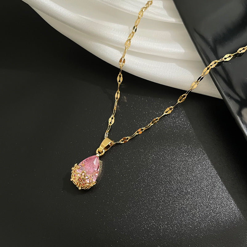 Collana con ciondolo a goccia geometrico minimalista da donna in acciaio al titanio con strass intarsiati stile bohémien