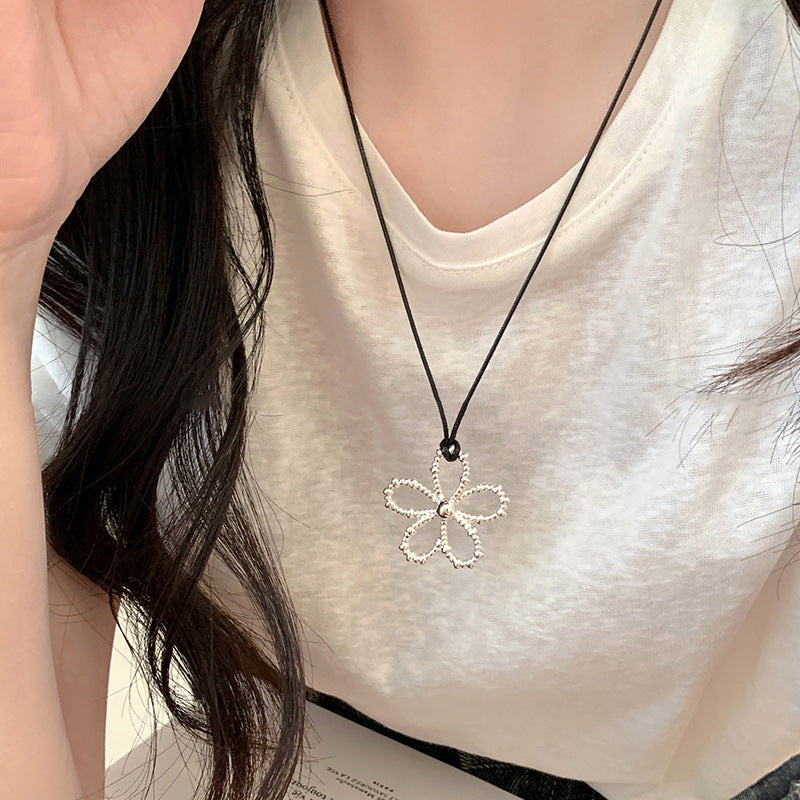Collana con ciondolo a goccia minimalista dai toni freddi in lega placcata per donna, catena per maglione casual