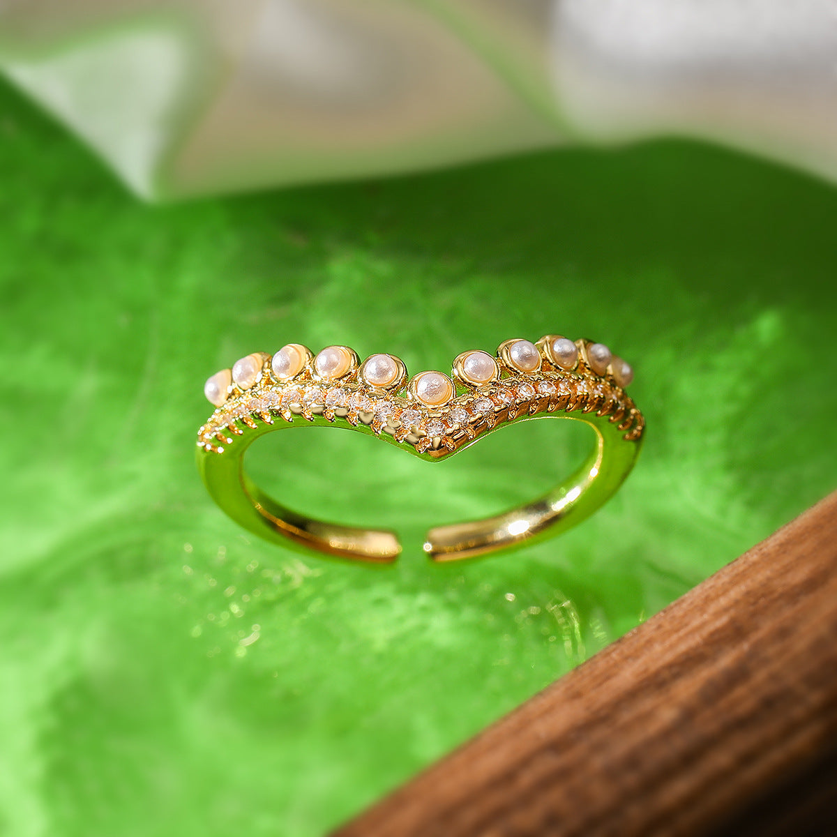 Anello aperto geometrico minimalista da donna in rame con zirconi micro-incastonati