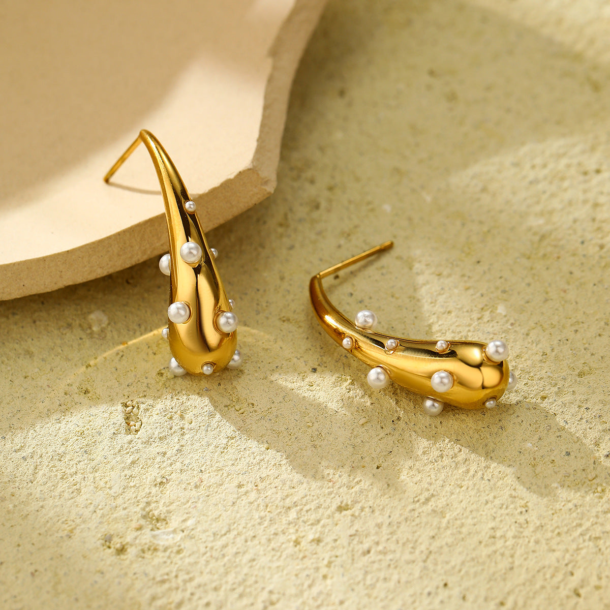 Pendientes de Acero de Titanio con Forma de Lágrima de Estilo Vintage con Acabado Chapado para Mujer — Joyería Delicada Hipoalergénica de Acero Inoxidable para Uso Diario